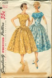 1539 56 SQ NECK BK V SWING DRESS,BORDER OR NOT PATTERN 16 34